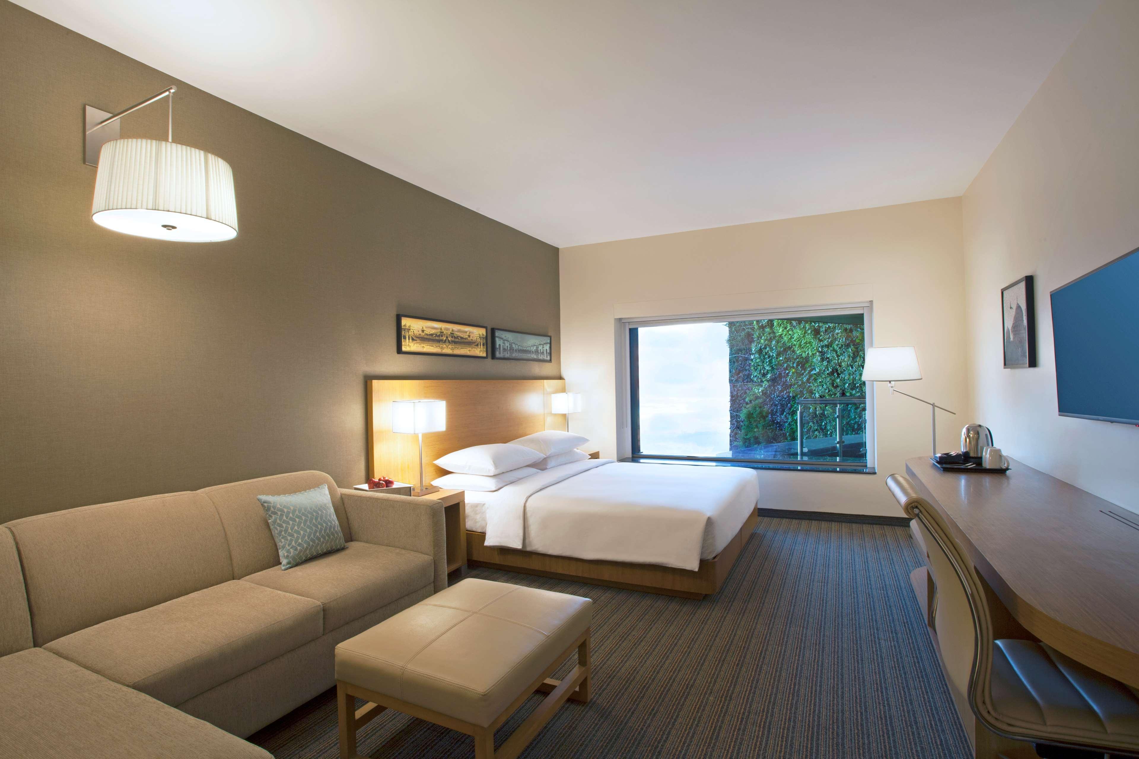 Hyatt Place Banjara Hills Hotel 5*